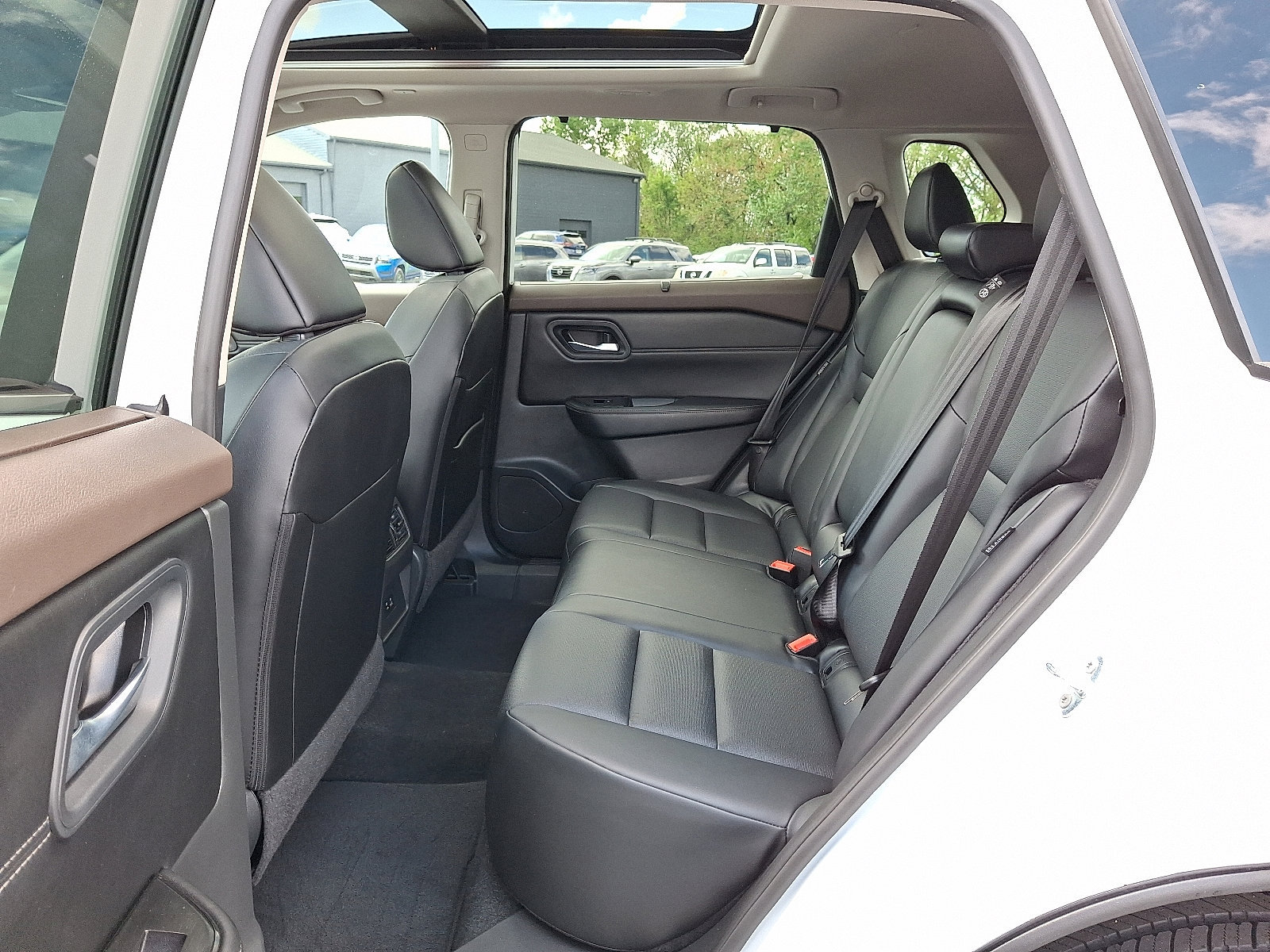 Certified 2023 Nissan Rogue SV w/ SV Premium B Package AWD/4WD image 11
