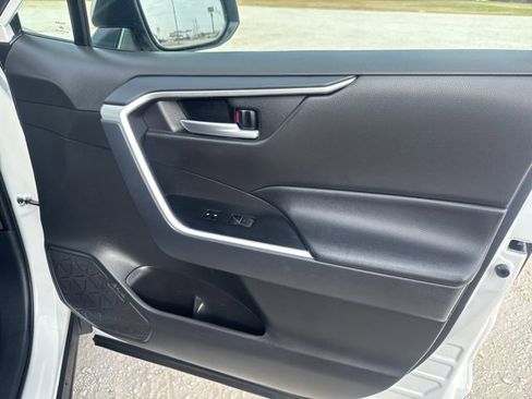 Used 2025 Toyota RAV4 XLE image 20