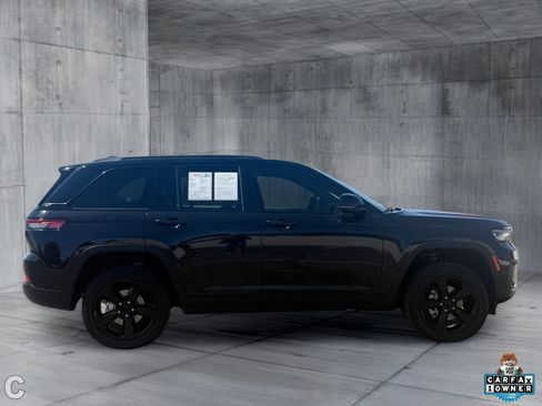 Used 2023 Jeep Grand Cherokee Altitude RWD image 7