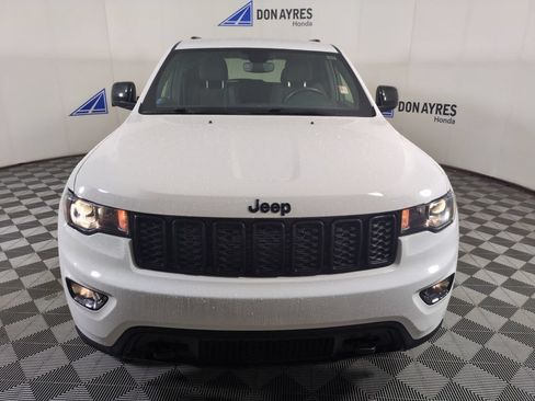 Used 2018 Jeep Grand Cherokee Laredo AWD/4WD image 8