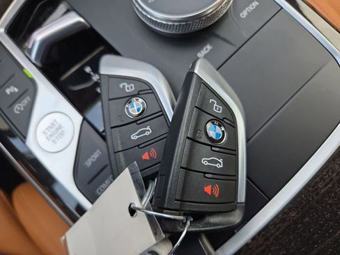 Used 2024 BMW 330i Sedan w/ Premium Package image 33