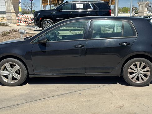 Used 2021 Volkswagen Golf 4-Door image 4