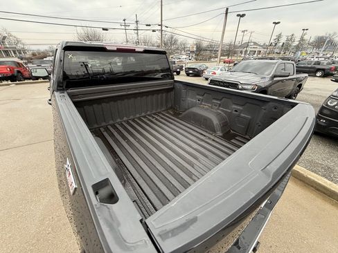 Used 2020 GMC Sierra 1500 SLE w/ X31 Off-Road Package image 8