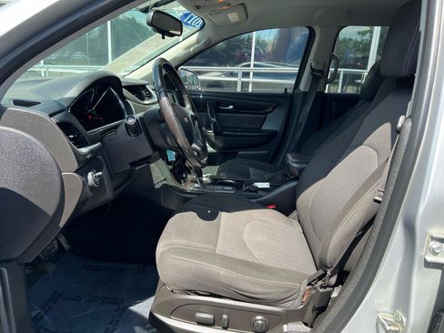 Used 2017 Chevrolet Traverse LT w/ Style and Technology Package FWD image 11