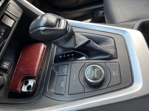 Used 2019 Toyota RAV4 XSE w/ Carpet Mat Package AWD/4WD image 24