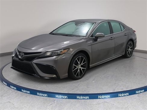 Certified 2024 Toyota Camry SE image 1