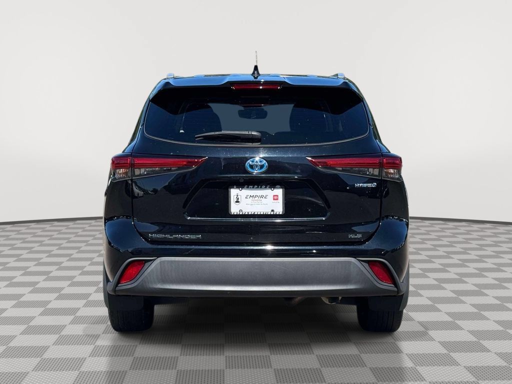 Used 2023 Toyota Highlander XLE AWD/4WD image 6