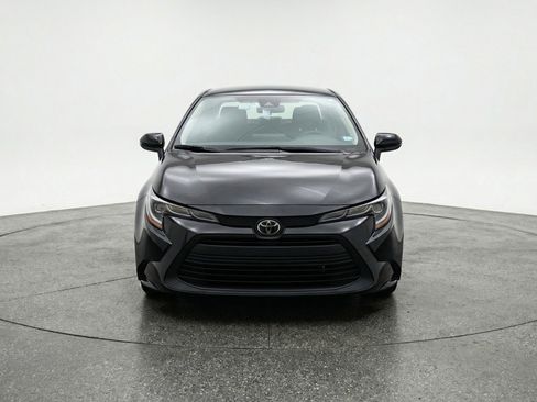 Used 2025 Toyota Corolla LE image 2