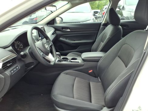 Used 2025 Nissan Altima 2.5 SV FWD image 25
