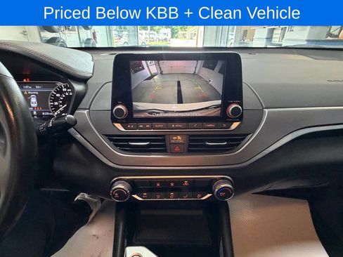 Used 2024 Nissan Altima 2.5 SR FWD image 11
