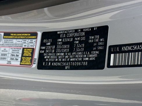 Used 2026 Kia Carnival EX image 33