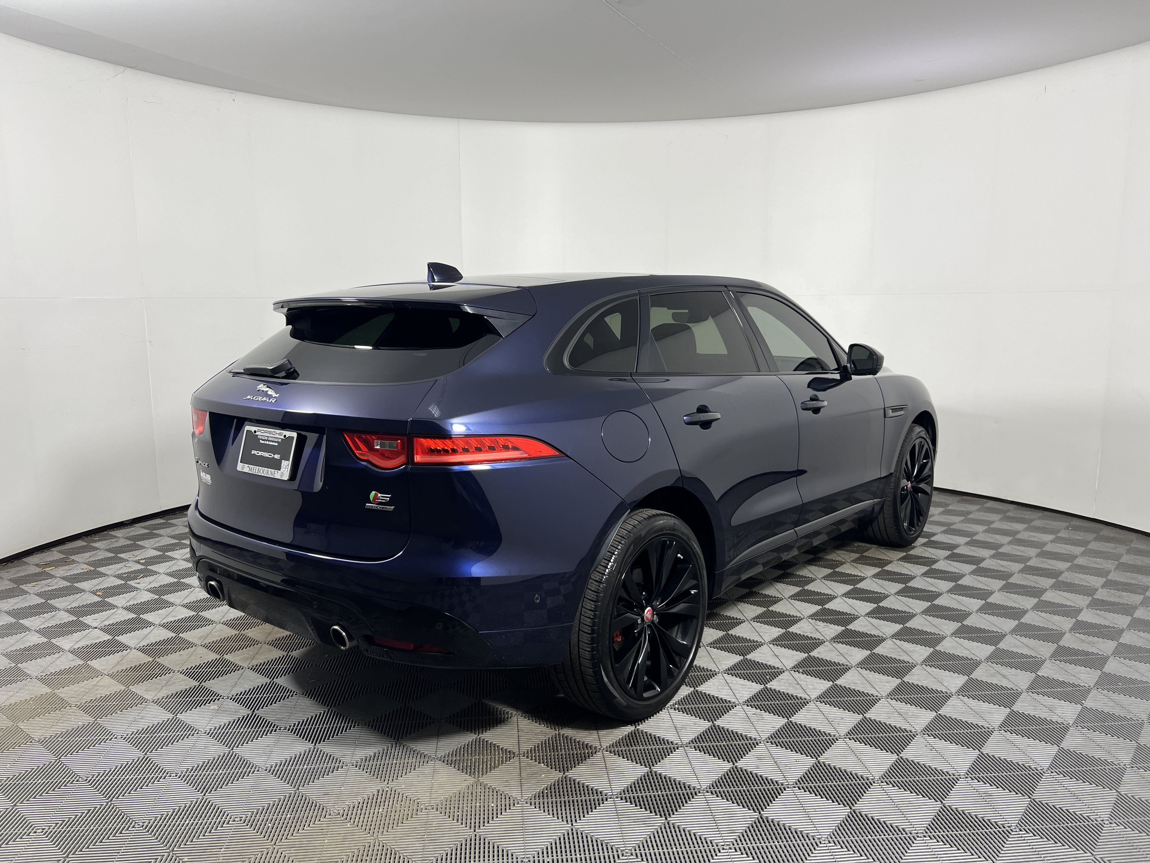 Used 2019 Jaguar F-PACE S AWD/4WD image 5
