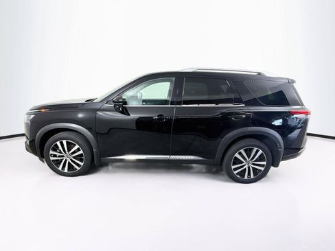 Used 2025 Nissan Pathfinder Platinum FWD image 2
