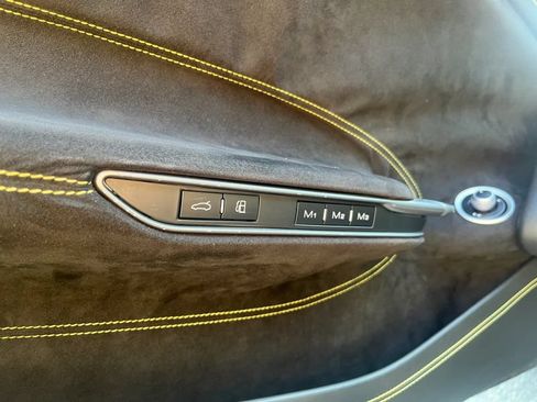Used 2018 Ferrari GTC4Lusso AWD/4WD image 16