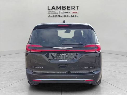 Used 2026 Chrysler Pacifica Limited image 7