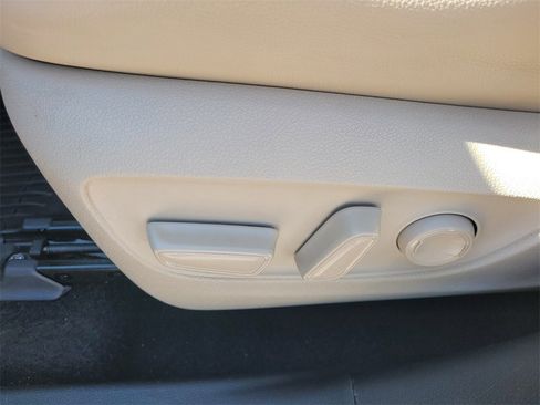 Used 2022 Toyota Highlander XLE image 5