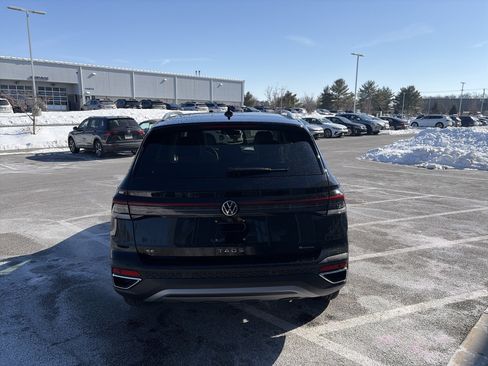 New 2026 Volkswagen Taos SE image 5