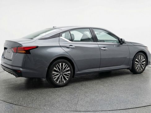 Used 2025 Nissan Altima 2.5 SV image 9