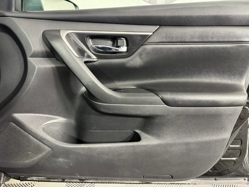 Used 2017 Nissan Altima 2.5 SR FWD image 37