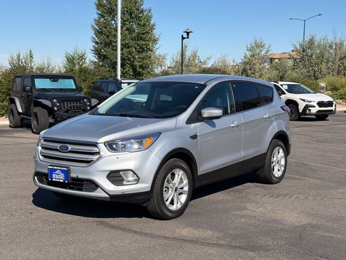 Used 2017 Ford Escape SE FWD image 1