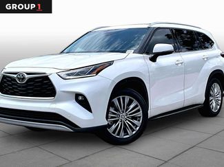 Used 2021 Toyota Highlander Platinum FWD video 1