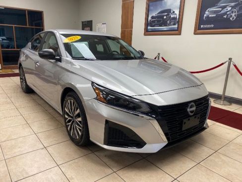 Used 2025 Nissan Altima 2.5 SV image 8