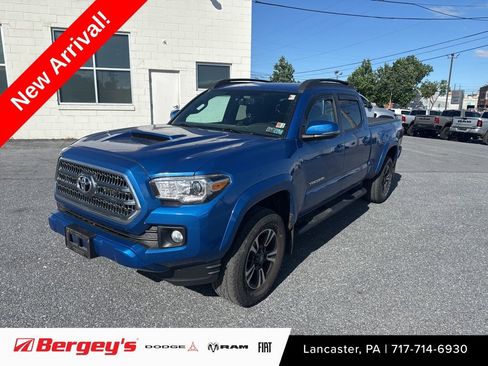 Used 2017 Toyota Tacoma TRD Sport w/ Premium & Technology Package AWD/4WD image 1