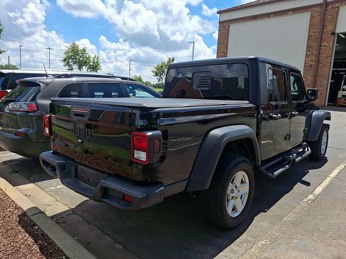 Used 2023 Jeep Gladiator Sport AWD/4WD image 6