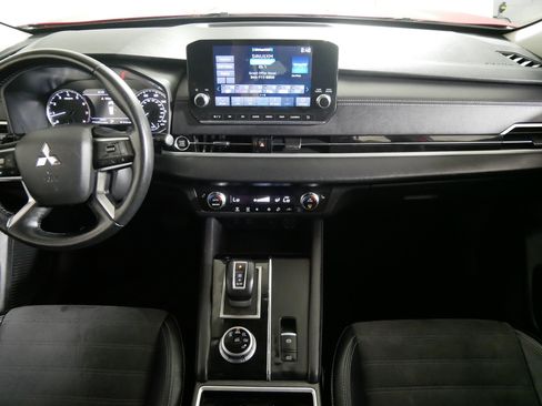Used 2024 Mitsubishi Outlander SE FWD image 10