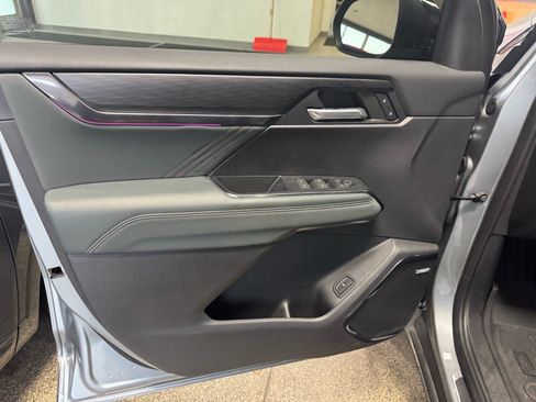 Used 2024 GMC Acadia AT4 w/ Luxury Package image 15