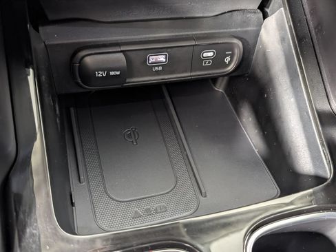 Used 2025 Kia Telluride S FWD image 21