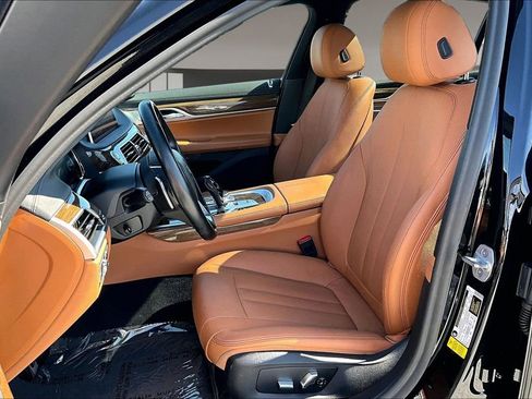 Used 2019 BMW 740i w/ M Sport Package image 19