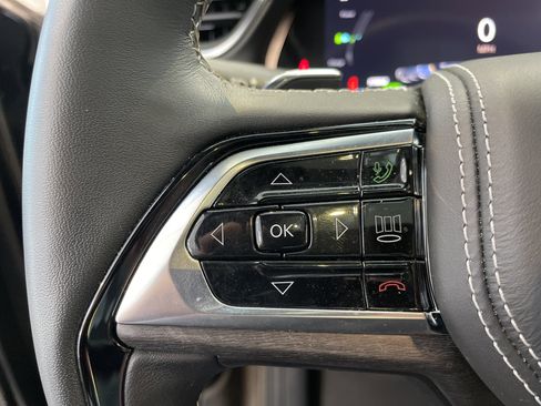 Used 2023 Jeep Grand Cherokee Overland w/ Advanced Protech Group III image 19