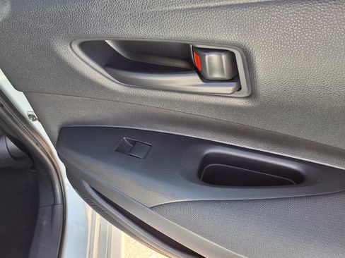 Used 2022 Toyota Corolla LE FWD image 25