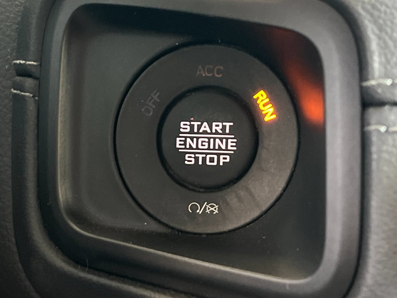 Used 2024 Jeep Wrangler Unlimited Sahara w/ Technology Group AWD/4WD image 25