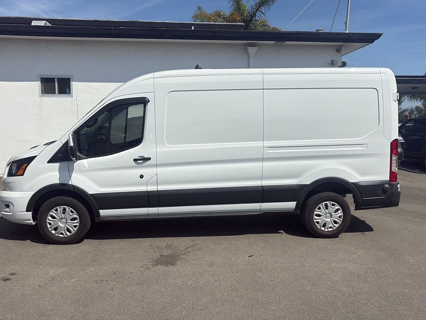 Used 2023 Ford E-Transit Medium Roof RWD image 2