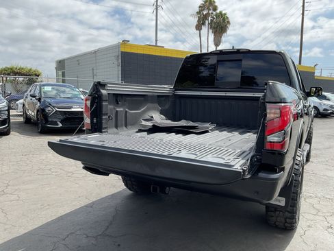 Used 2024 Nissan Titan PRO-4X w/ Pro-4x Convenience Package AWD/4WD image 25