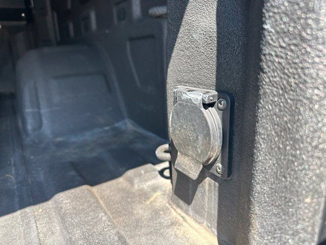Used 2019 Chevrolet Silverado 1500 High Country w/ Technology Package AWD/4WD image 8