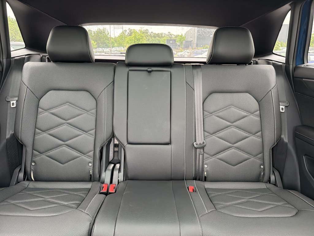 New 2025 Volkswagen Atlas Cross Sport SE FWD image 28