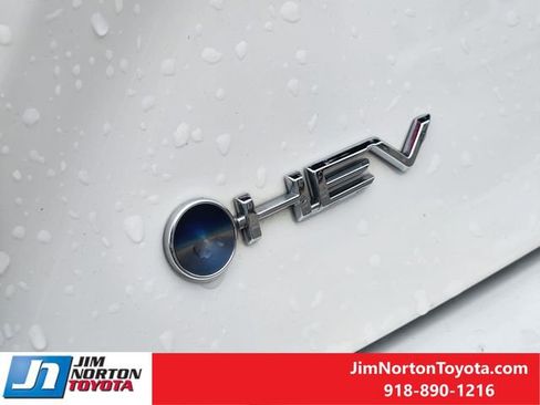 Used 2025 Toyota Camry SE image 12