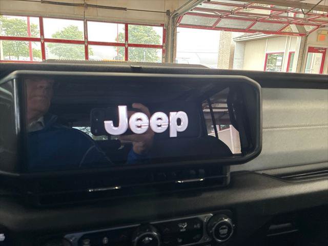 Certified 2024 Jeep Wrangler Unlimited w/ Convenience Group AWD/4WD image 49