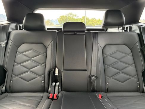 Used 2025 Volkswagen Atlas Cross Sport SE AWD/4WD image 40