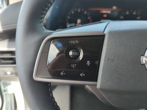 Certified 2025 Nissan Murano SV FWD image 38