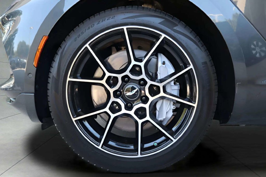 Used 2022 Aston Martin DBX AWD/4WD image 22