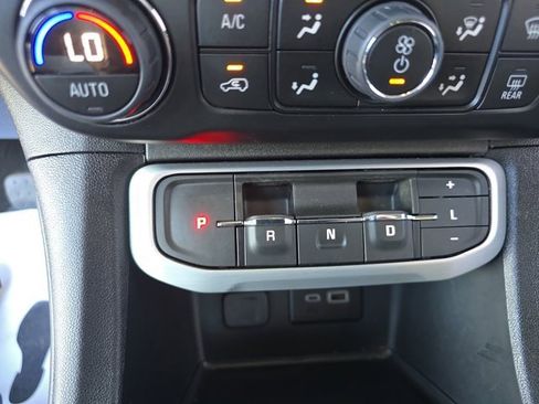 Used 2023 GMC Acadia SLE image 28