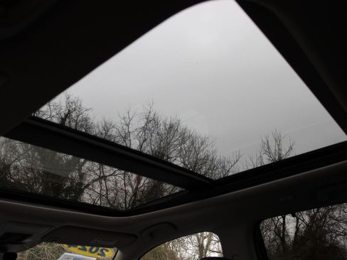 Used 2024 Honda Pilot Touring image 18