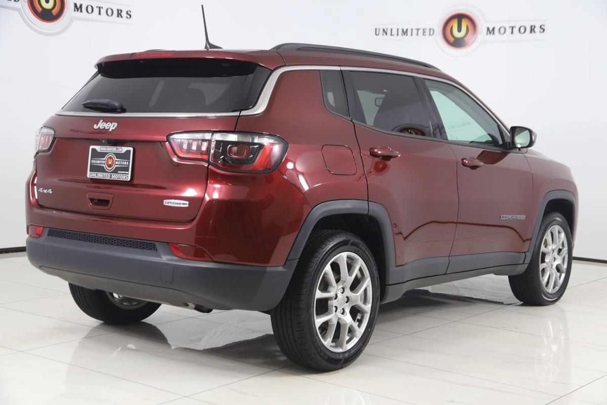 Used 2022 Jeep Compass Latitude w/ Sun and Sound Group AWD/4WD image 3