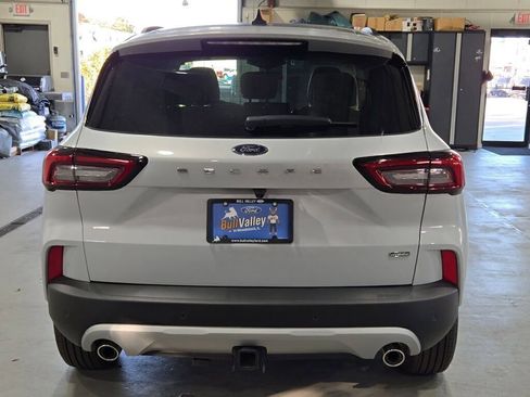 New 2025 Ford Escape SE w/ Class II Trailer Tow Package FWD image 16
