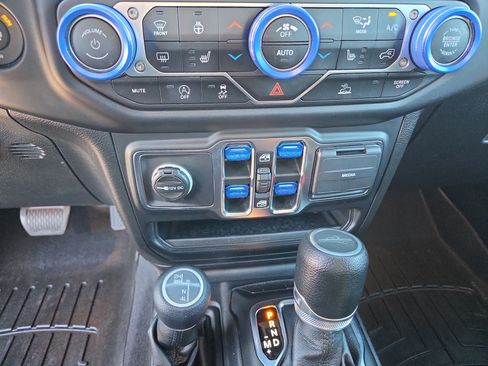 Used 2021 Jeep Gladiator Sport AWD/4WD image 7