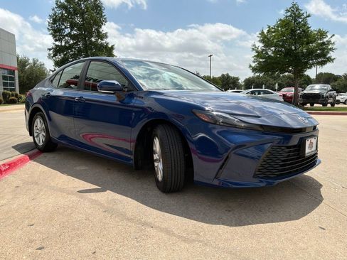 Used 2025 Toyota Camry LE w/ Convenience Package FWD image 5